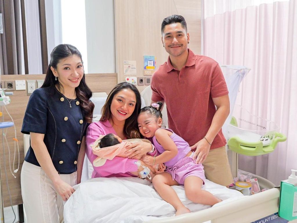 Krisjiana Baharudin Semakin Menghargai Perjuangan Siti Badriah Setelah Kelahiran Anak Kedua